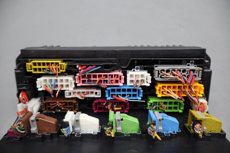 Load image into Gallery viewer, 10-16 Mercedes W212 E350 E550 CLS550 Front SAM Module Relay Fuse Box Oem