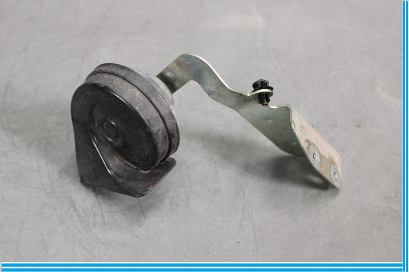 Load image into Gallery viewer, 10-16 Mercedes E350 Coupe Right Side High Tone Pitch Horn Signal W/ Bracket Oem