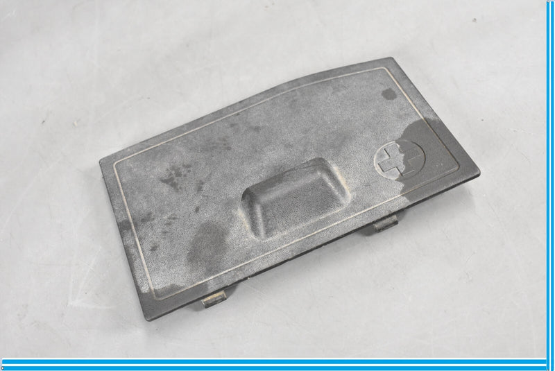 Load image into Gallery viewer, 09-16 Audi A4 Battery Jumper Access Cover 8K1819424 Oem
