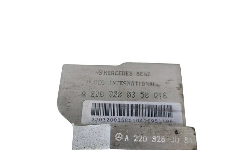 Load image into Gallery viewer, 03-06 Mercedes SL500 SL600 Rear Hydraulic Suspension Valve Block 2203201258 OEM