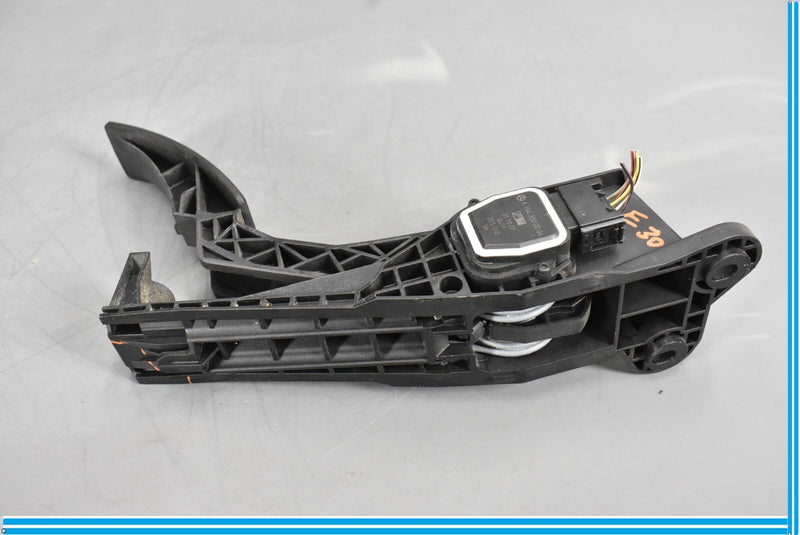 Load image into Gallery viewer, 06-12 Mercedes W164 GL550 GL450 Front Gas Throttle Pedal Accelerator Oem
