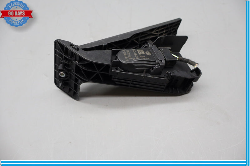 Load image into Gallery viewer, 12-18 BMW 320i 328i F30 Gas Acceleration Pedal Assembly w/ Sensor Oem