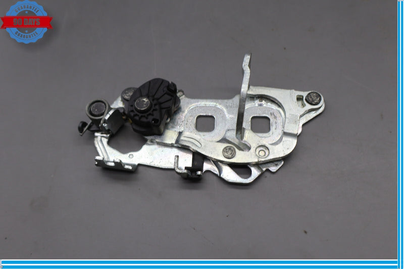 Load image into Gallery viewer, 12-18 Mercedes W218 CLS400 CLS550 Rear Trunk Lid Striker 2127500060 Oem