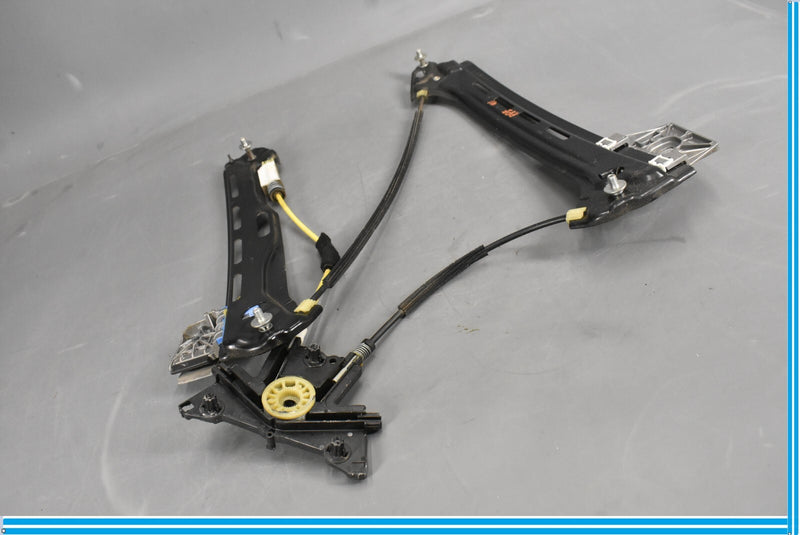 Load image into Gallery viewer, 12-18 Mercedes CLS550 Rear Right Passenger Side Door Window Regulator Oem