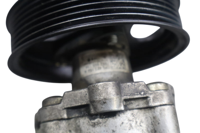 Load image into Gallery viewer, 11-18 Porsche Cayenne 958 Engine Power Steering Pump W/ Pulley 7P0422154A Oem