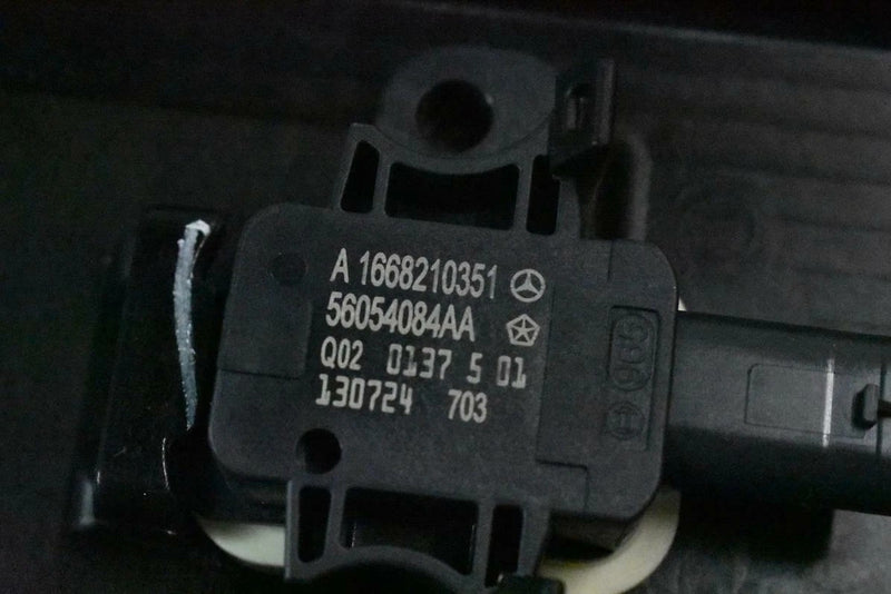 Load image into Gallery viewer, 12-19 Mercedes X166 GL450 ML550 GL550 Front Left Window Regulator Panel OEM