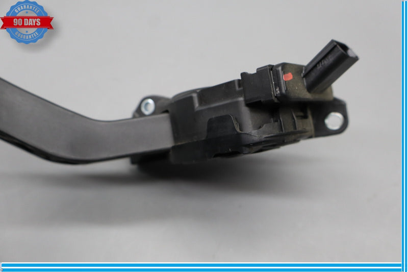 Load image into Gallery viewer, 14-21 Maserati Quattroporte Gas Throttle Accelerator Pedal 04861716AD Oem