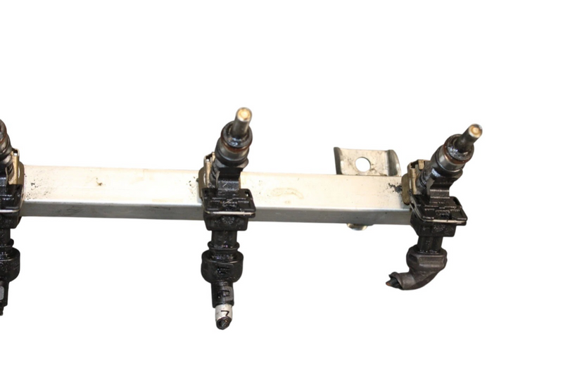 Load image into Gallery viewer, 03-19 Maserati Quattroporte Left Side Fuel Injection Rail Line W/ Injectors Oem
