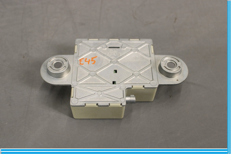 Load image into Gallery viewer, 09-15 BMW 750Li F01 F02 Antenna Amplifier Control Module Unit ECU Oem