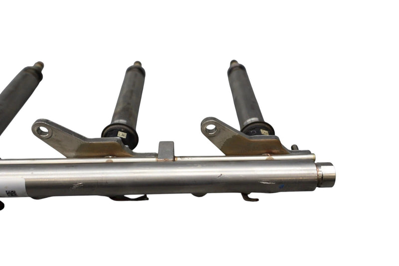 Load image into Gallery viewer, 11-18 Mercedes CLS550 W218 Right Side Fuel Injection Rail Line w/ Injectors Oem
