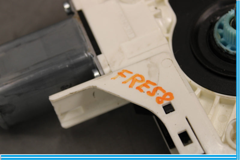 Load image into Gallery viewer, 11-18 Porsche Cayenne Front Right Side Door Window Regulator Motor Oem