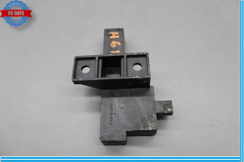 Load image into Gallery viewer, 11-18 Volkswagen Touareg Rear Keyless Entry Antenna Module 8K0907247 Oem