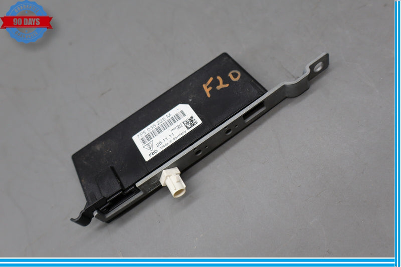 Load image into Gallery viewer, 11-18 Porsche Cayenne Rear Left Radio Antenna Amplifier Module 7P5035225M Oem