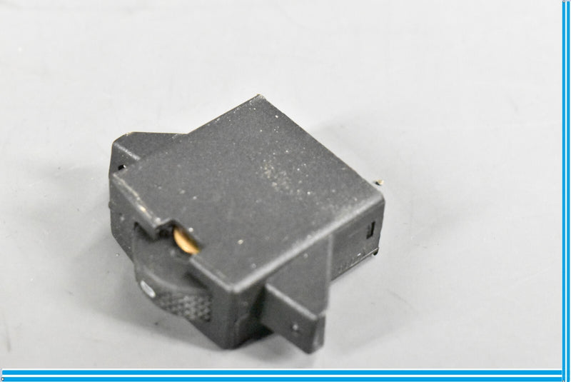 Load image into Gallery viewer, 04-13 Maserati Quattroporte M139 Front Right Heated Seat Roller Switch Oem