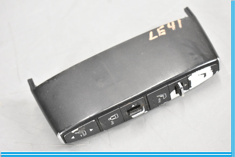 Load image into Gallery viewer, 10-14 Mercedes CLS550 Front Left Side Seat Vacuum Valve Switch Oem