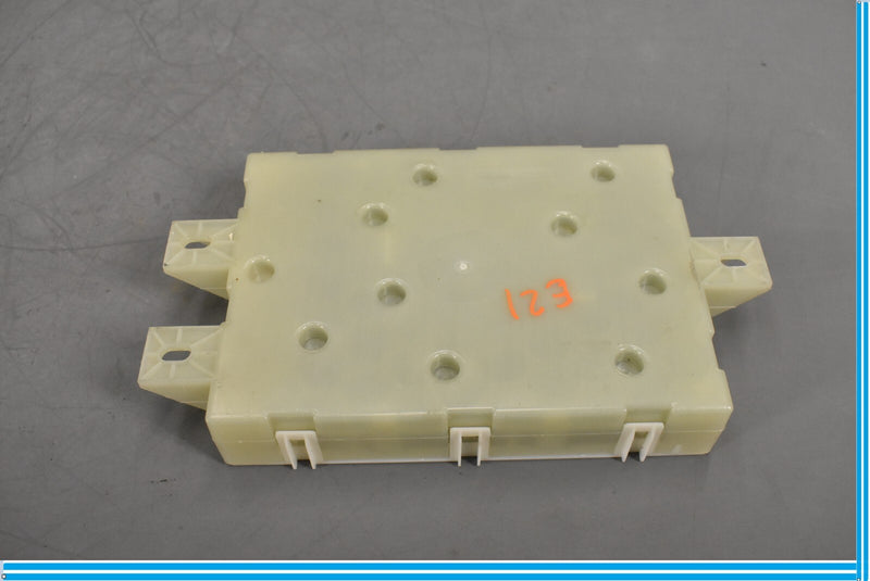 Load image into Gallery viewer, 14-16 Mercedes GL450 X166 Rear Trunk Relay Fuse Box Body Control Module BCM Oem