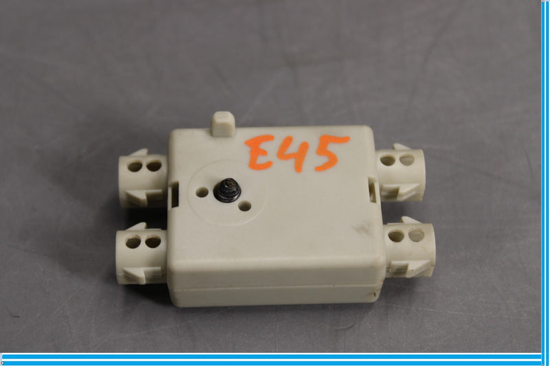 Load image into Gallery viewer, 09-15 BMW 750Li F01 F02 Rear Left Or Right Antenna Trap Circuit Module Unit Oem