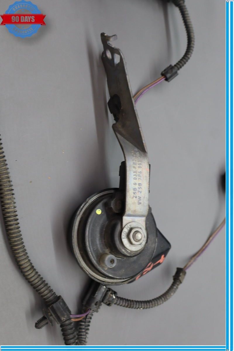 Load image into Gallery viewer, 11-17 Volkswagen Touareg Horn Signal High Pitch Tune Unit 7P6951206 Oem