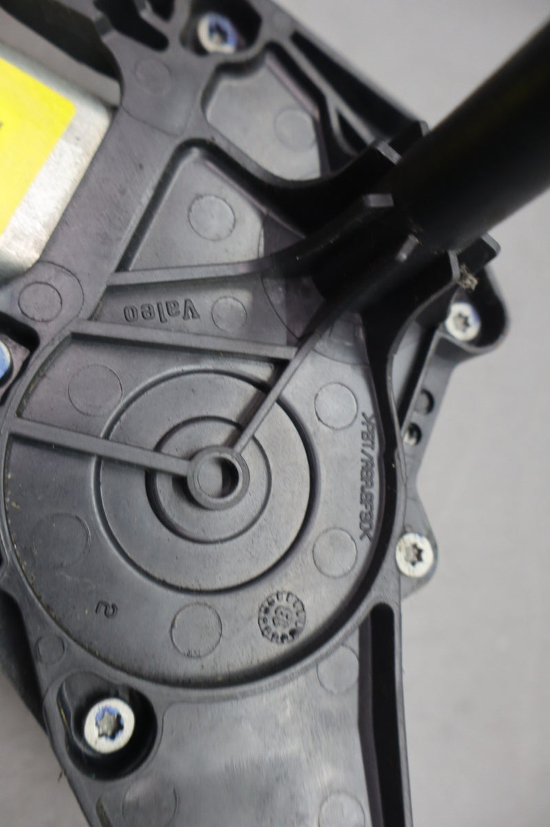 Load image into Gallery viewer, 06-19 Mercedes W164 ML500 GL450 R350 Rear Glass Windshield Wiper Motor Oem