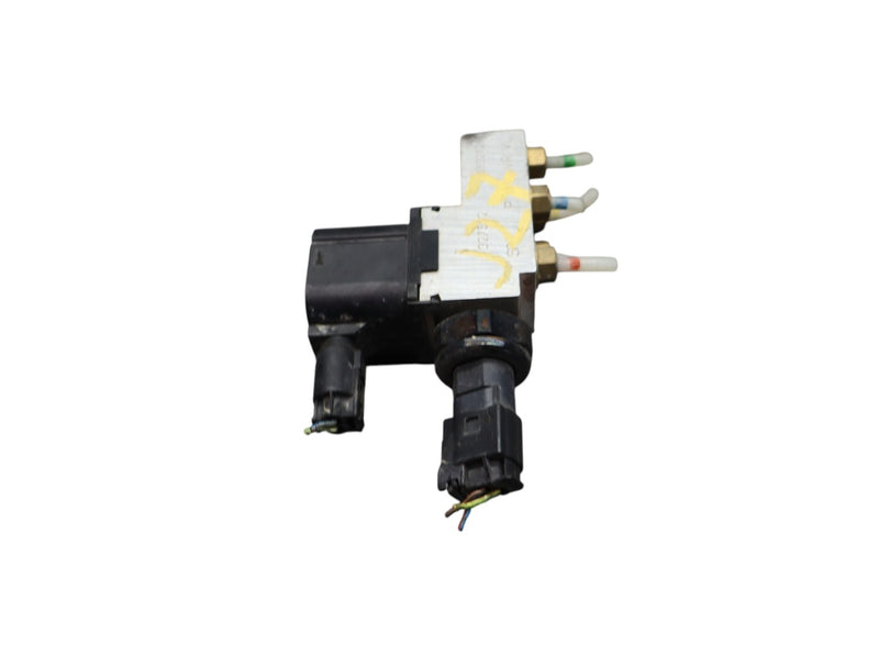Load image into Gallery viewer, 03-11 Mercedes W219 CLS500 E350 Air Airmatic Suspension Valve Block Oem