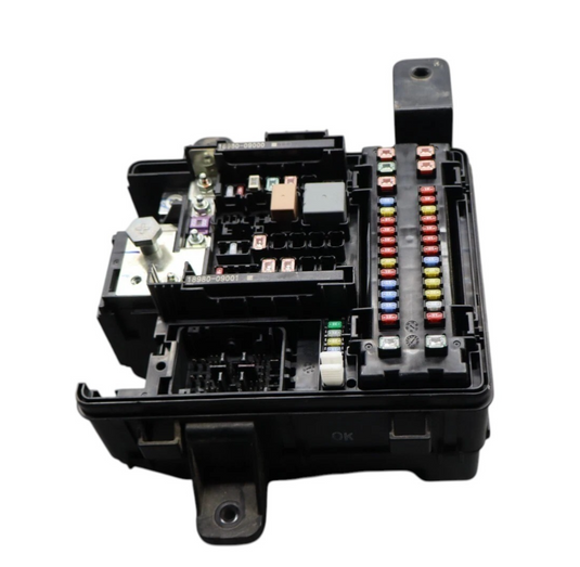 2015 Hyundai Genesis Fuse Box Relay Control Module Unit 1898009001 OEM