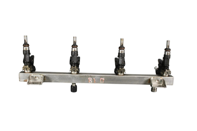 Load image into Gallery viewer, 03-19 Maserati Quattroporte Right Side Fuel Injection Rail Line W/ Injectors Oem