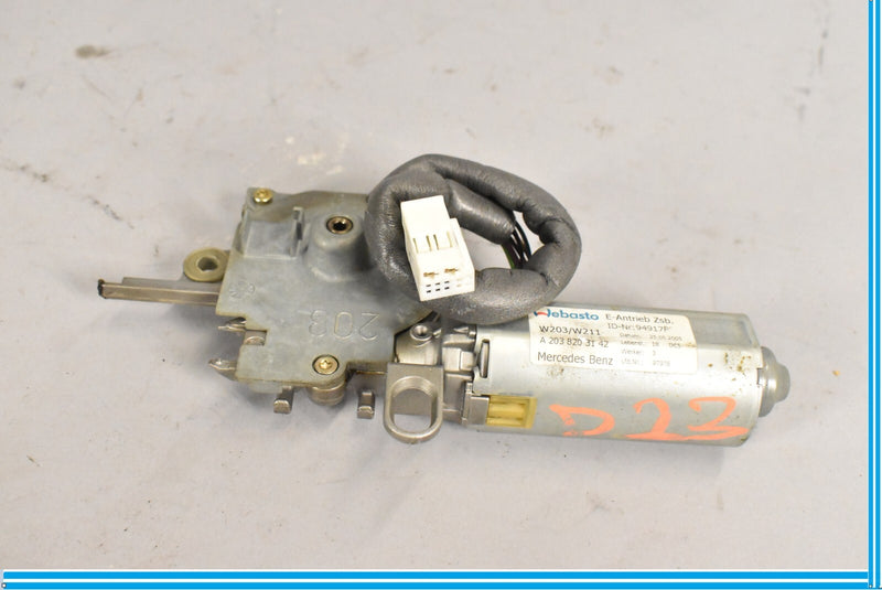 Load image into Gallery viewer, 01-11 Mercedes E320 C240 CLS550 CLS55 AMG W219 Sunroof Moonroof Window Motor Oem