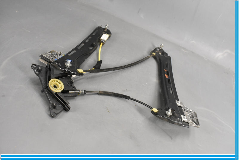 Load image into Gallery viewer, 12-18 Mercedes CLS550 Rear Right Passenger Side Door Window Regulator Oem