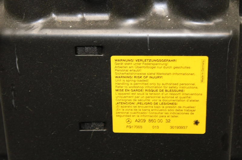 Load image into Gallery viewer, 03-09 Mercedes CLK350 CLK550 Rear Right Roll Over Protection Bar Headrest Oem