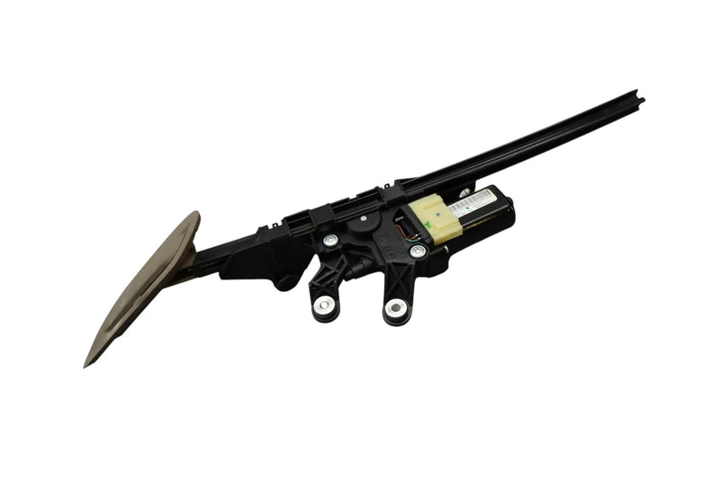 Load image into Gallery viewer, 10-17 Audi A5 A5 Quattro S5 Front Right Passenger Seat Belt Tensioner Motor OEM