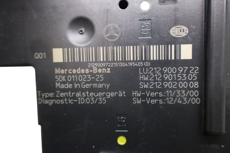 Load image into Gallery viewer, 10-18 Mercedes W218 CLS550 E400 E350 Rear SAM Fuse Box Relay Control Oem