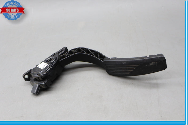 Load image into Gallery viewer, 14-20 Maserati Ghibli Gas Throttle Accelerator Pedal Sensor Black 04861714AD Oem