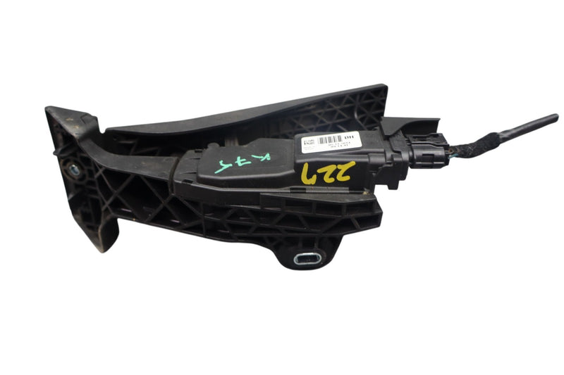 Load image into Gallery viewer, 15-23 Hyundai Genesis Engine Gas Acceleration Accelerator Pedal Assembly Oem