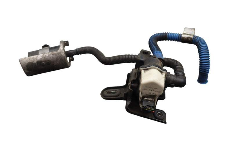 Load image into Gallery viewer, 14-17 Maserati Ghibli M157 Fuel Vapor Canister Leak Detection Pump W/ Hose Oem