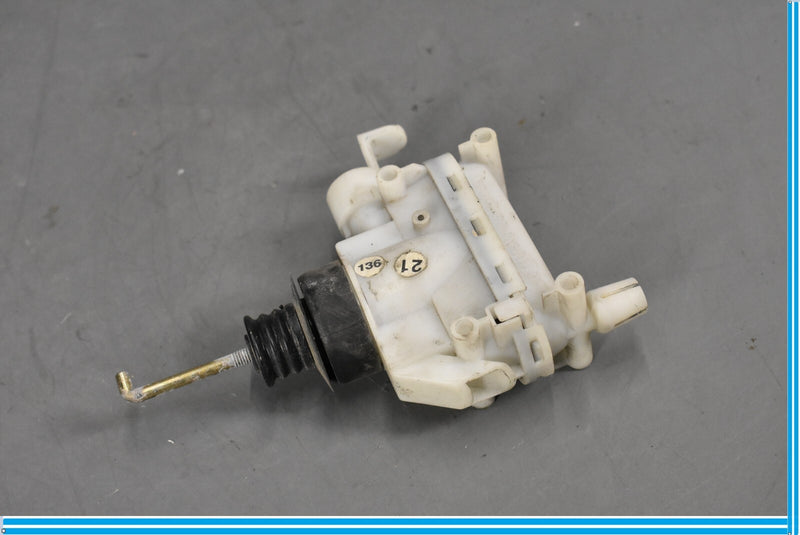 Load image into Gallery viewer, 86-95 Mercedes 300SL W124 Rear Right Side Vacuum Lock Actuator Element Oem