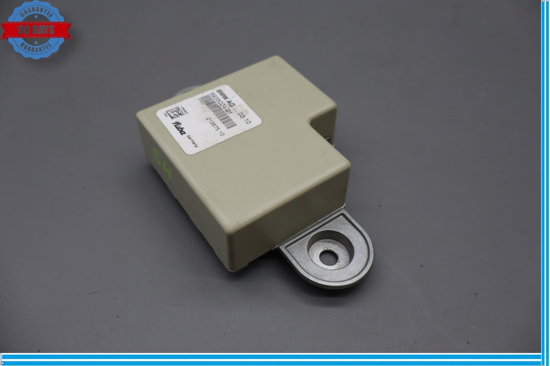 Load image into Gallery viewer, 09-15 BMW 750i 750Li Antenna Amplifier Control Module Unit 6935024-01 Oem