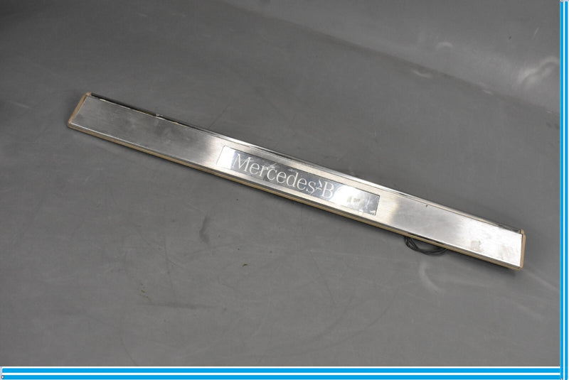 Load image into Gallery viewer, 10-18 Mercedes CLS550 W218 Front Right Side Door Step Sill Trim Cover Oem
