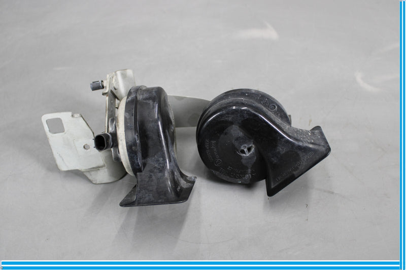 Load image into Gallery viewer, 04-10 BMW 645Ci 650i Low & High Pitch Horn Set W/Bracket 6935709 Oem