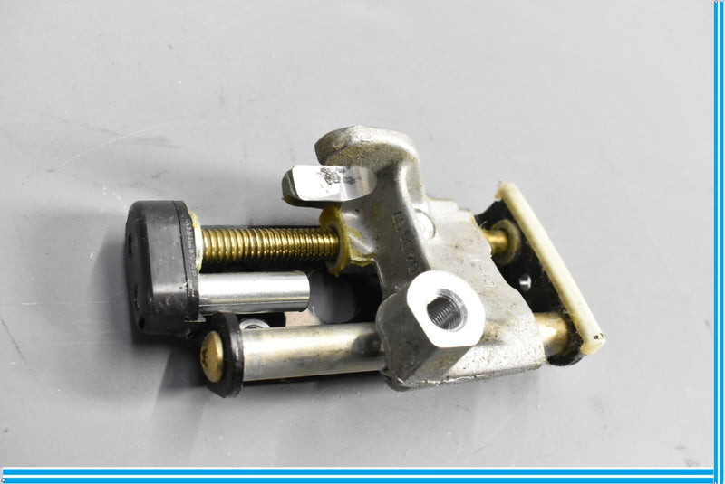 Load image into Gallery viewer, 90-02 Mercedes SL500 SL600 R129 Front Right Headrest Adjusting Gear Oem