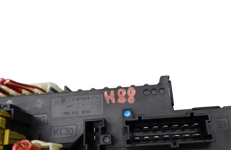 Load image into Gallery viewer, 10-18 Mercedes W218 CLS550 E350 E400 Rear SAM Fuse Box Relay Control Oem