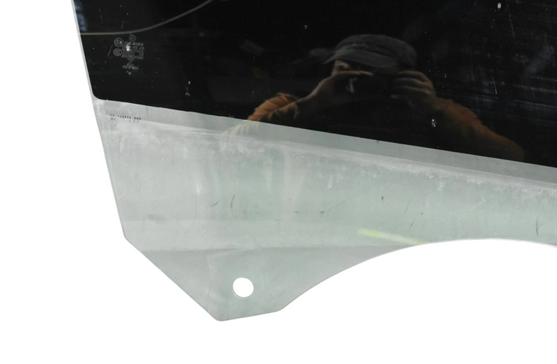 Load image into Gallery viewer, 14-18 Mercedes CLA250 Front Right Passenger Side Door Window Auto Glass Oem