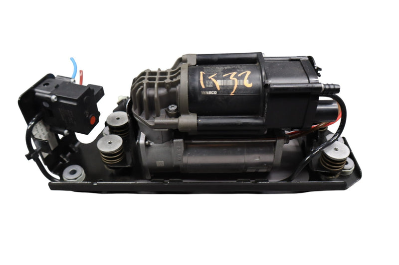 Load image into Gallery viewer, 09-17 BMW 528i 535i GT Air Ride Suspension Air Compressor Pump Assembly Oem