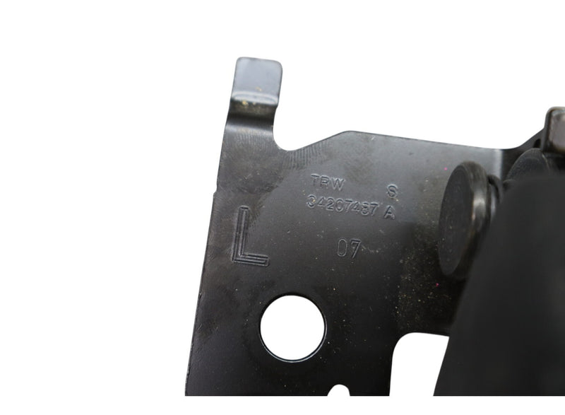 Load image into Gallery viewer, 17-19 Alfa Romeo Giulia Rear Left Center Seat Belt Buckle Receiver 34207487A Oem