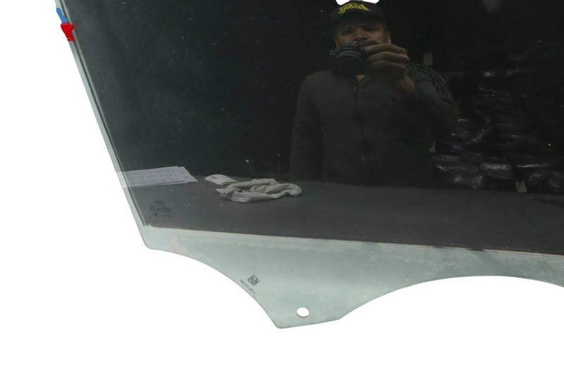 Load image into Gallery viewer, 11-18 Audi A8 A8L Quattro Front Right Passenger Side Door Window Glass Black Oem