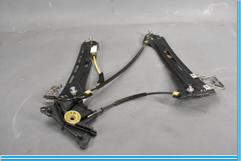 Load image into Gallery viewer, 12-18 Mercedes CLS550 Rear Right Passenger Side Door Window Regulator Oem