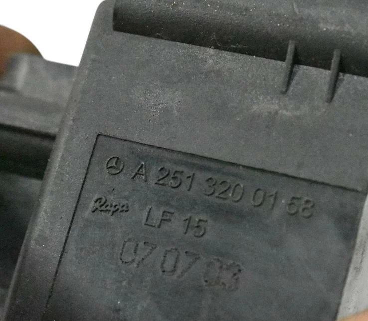 Load image into Gallery viewer, 06-13 Mercedes R350 R500 Air Pneumatic Suspension Valve Block 2513200158 Oem