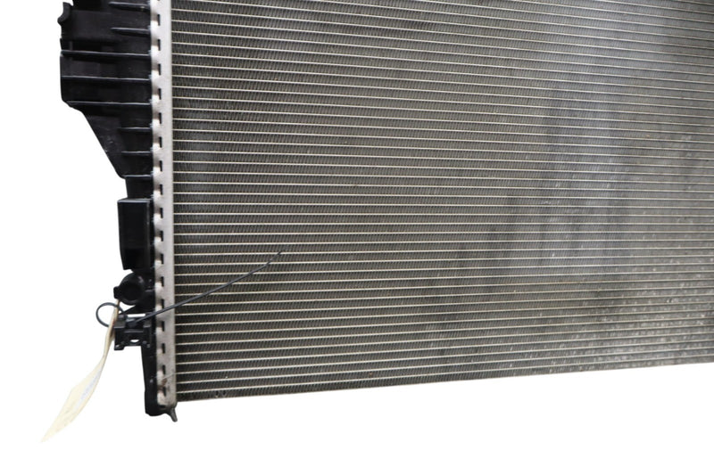 Load image into Gallery viewer, 11-17 Volkswagen Touareg Engine Water Cooling Radiator Assembly 7P0121253 Oem
