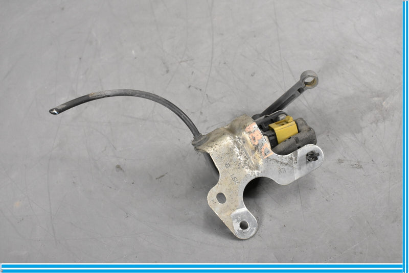 Load image into Gallery viewer, 12-18 Mercedes CLS550 W218 RWD Left Rear Suspension Height Level Sensor Oem
