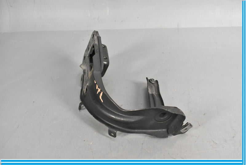 Load image into Gallery viewer, 06-11 Mercedes CLS550 W219 Front Left Bumper Reinforcement Bracket Bar Oem