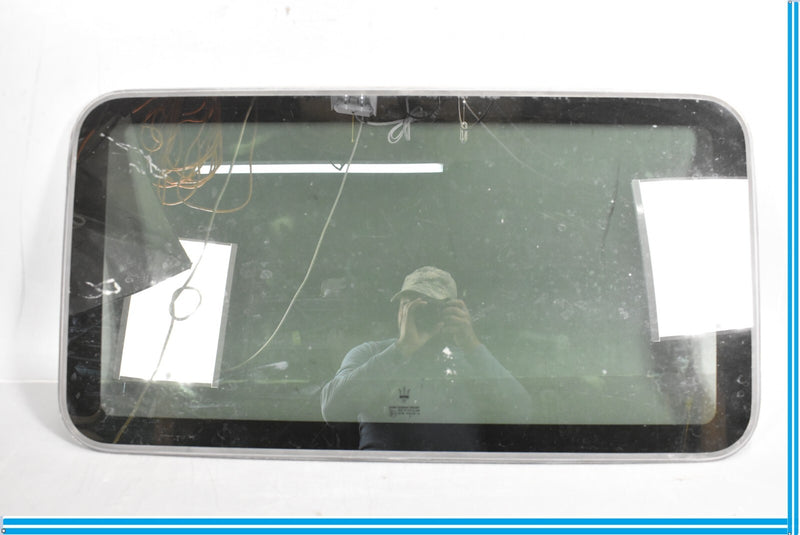 Load image into Gallery viewer, 04-08 Maserati Quattroporte Sunroof Sun Roof Sliding Window Glass Oem